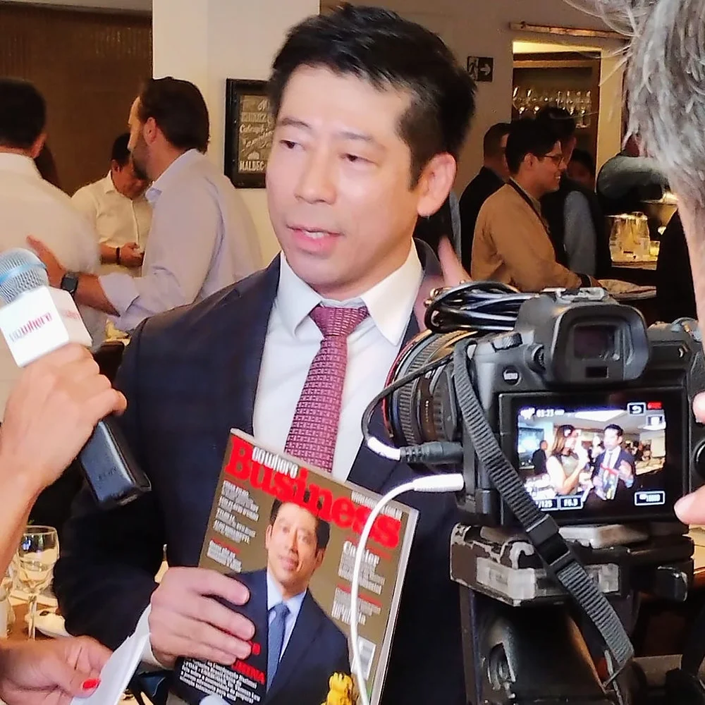O Dr. Raimundo Hermes Barbosa, acompanhado pelo vice-presidente Prof. Roque Cortes Pereira, teve o prazer de participar do Almoço de Lançamento da Edição Especial da Revista “Business Go Where”.