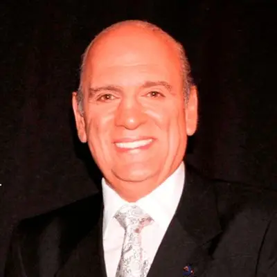 Dr. César Romão